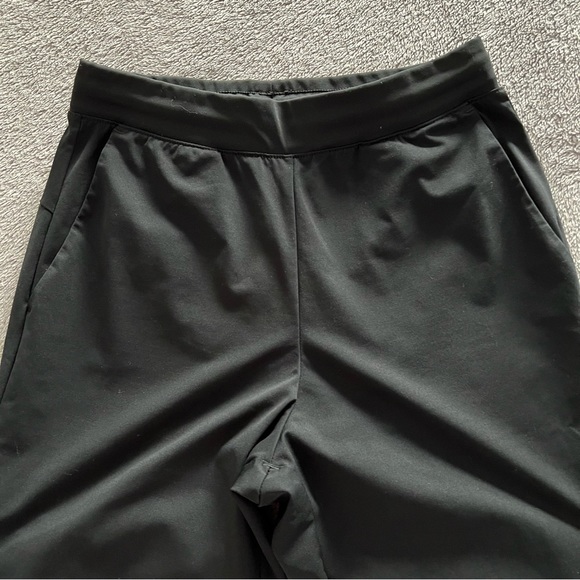 Uniqlo Joggers 🖤 - Picture 4 of 10